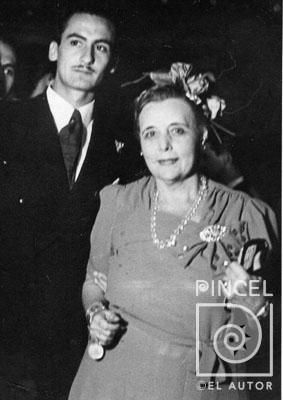 Angela Pacheco Zamora y Luis Umaña Ruiz, en la coronación de Margarita Gómez González, reina de simpatía. por Escuela Nacional de Bellas Artes. Pacheco, Angela. Umaña, Luis