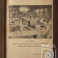 Una sección de los talleres de la fábrica de muebles de don Jorge Morales Bejarano por Baixench, Pablo