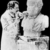 El autor esculpiendo a Juan Rafael Mora por Bonilla, Juan Ramón