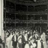 Luneta del Teatro Nacional levantada para un baile por Gómez Miralles, Manuel. Teatro Nacional