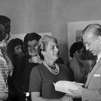 Manuel de la Cruz González junto a Margarita Bertheau  y su esposa Tanya Kreysa por González, Manuel de la Cruz. Kreysa, Tanya. Bertheau, Margarita