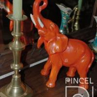 Porcelana de un Elefante Naranja que pintó en la obra del mismo nombre por Jiménez, Guillermo