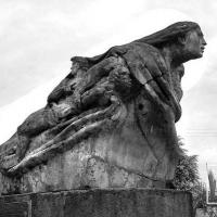 Monumento a  los héroes caídos de la Guerra Civil de 1948 por Umaña, Luis